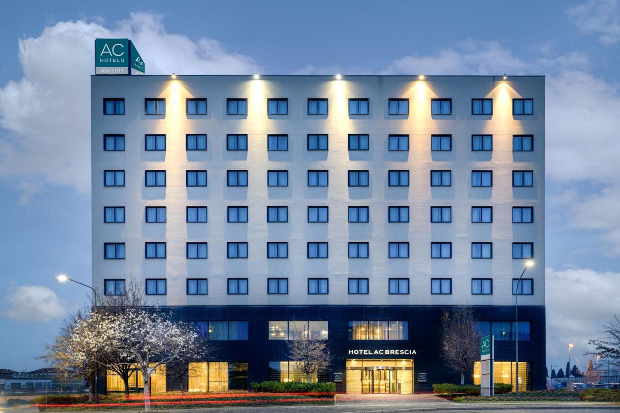 AC Hotel Brescia Esterno foto
